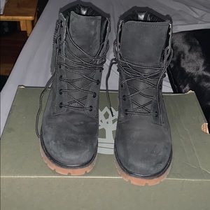 Women’s black timbs